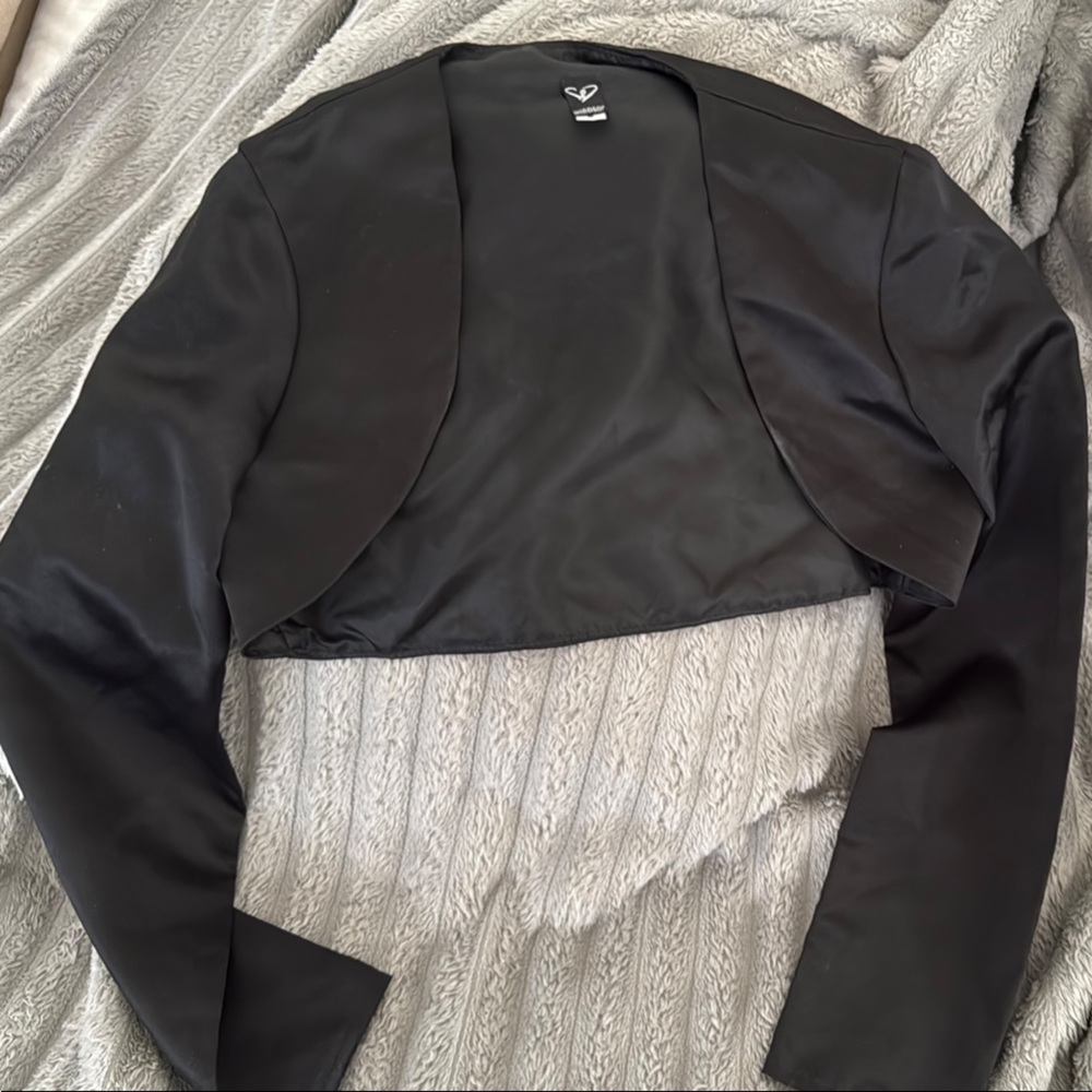 Windsor Black Cape Elegant Outerwear